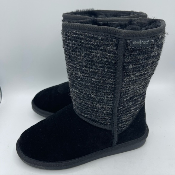 Minnetonka Women's Size 6 Forsyth Black Suede Sheepskin Boots Pull on Fur lined - Picture 5 of 6